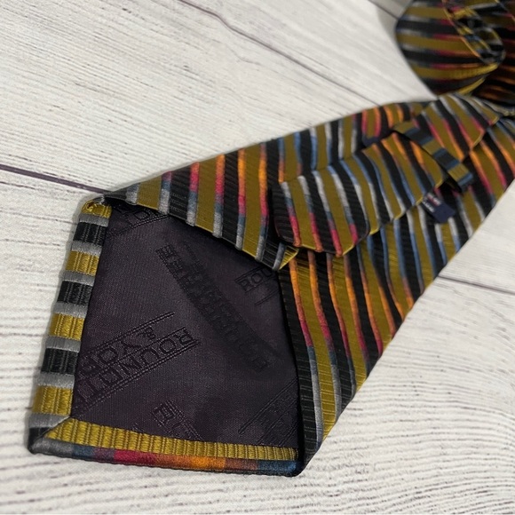Roundtree & Yorke 100% Silk Tie Gold Multicolored Striped Mens Classic - Picture 3 of 8